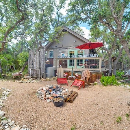 Snuggle Inn Wimberley Cabin With Fire Pit And Deck Dış mekan fotoğraf