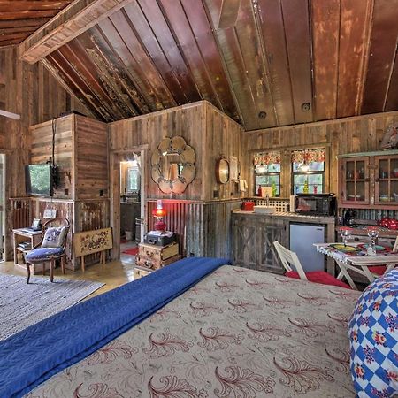 Snuggle Inn Wimberley Cabin With Fire Pit And Deck Dış mekan fotoğraf