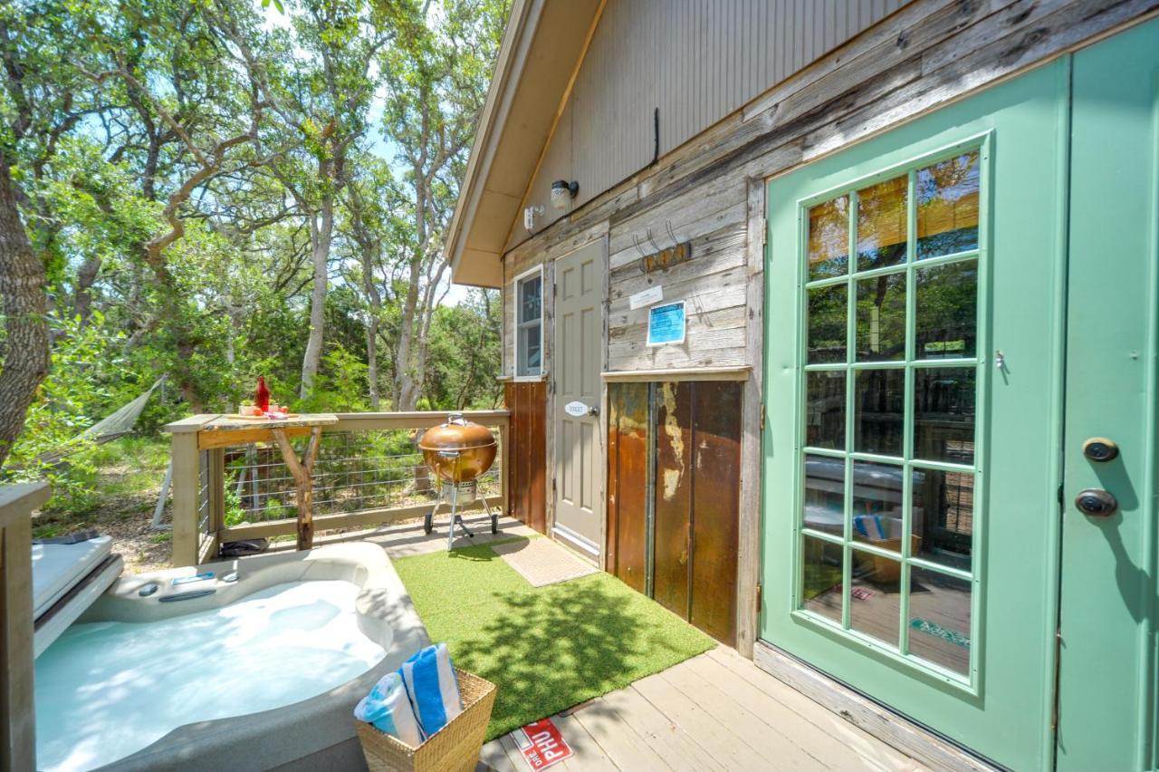 Snuggle Inn Wimberley Cabin With Fire Pit And Deck Dış mekan fotoğraf