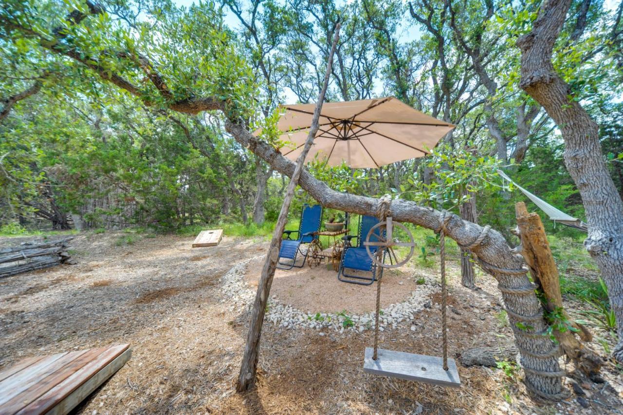 Snuggle Inn Wimberley Cabin With Fire Pit And Deck Dış mekan fotoğraf
