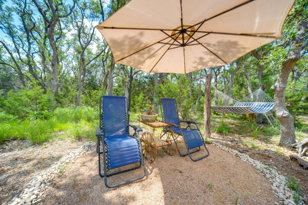 Snuggle Inn Wimberley Cabin With Fire Pit And Deck Dış mekan fotoğraf