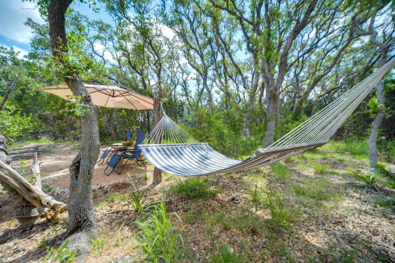 Snuggle Inn Wimberley Cabin With Fire Pit And Deck Dış mekan fotoğraf