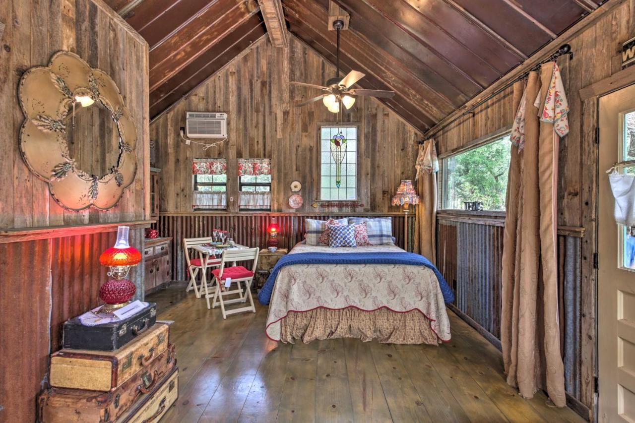 Snuggle Inn Wimberley Cabin With Fire Pit And Deck Dış mekan fotoğraf