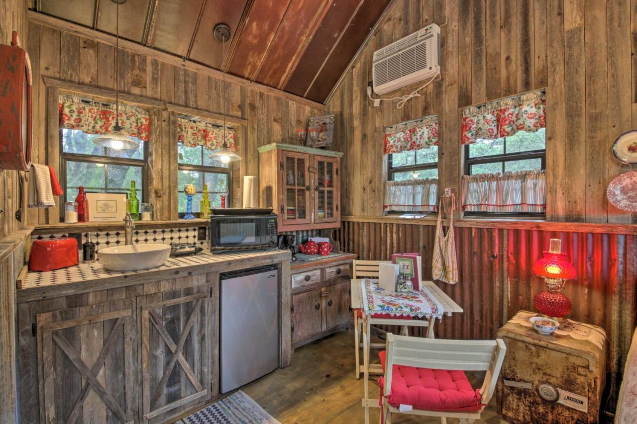 Snuggle Inn Wimberley Cabin With Fire Pit And Deck Dış mekan fotoğraf