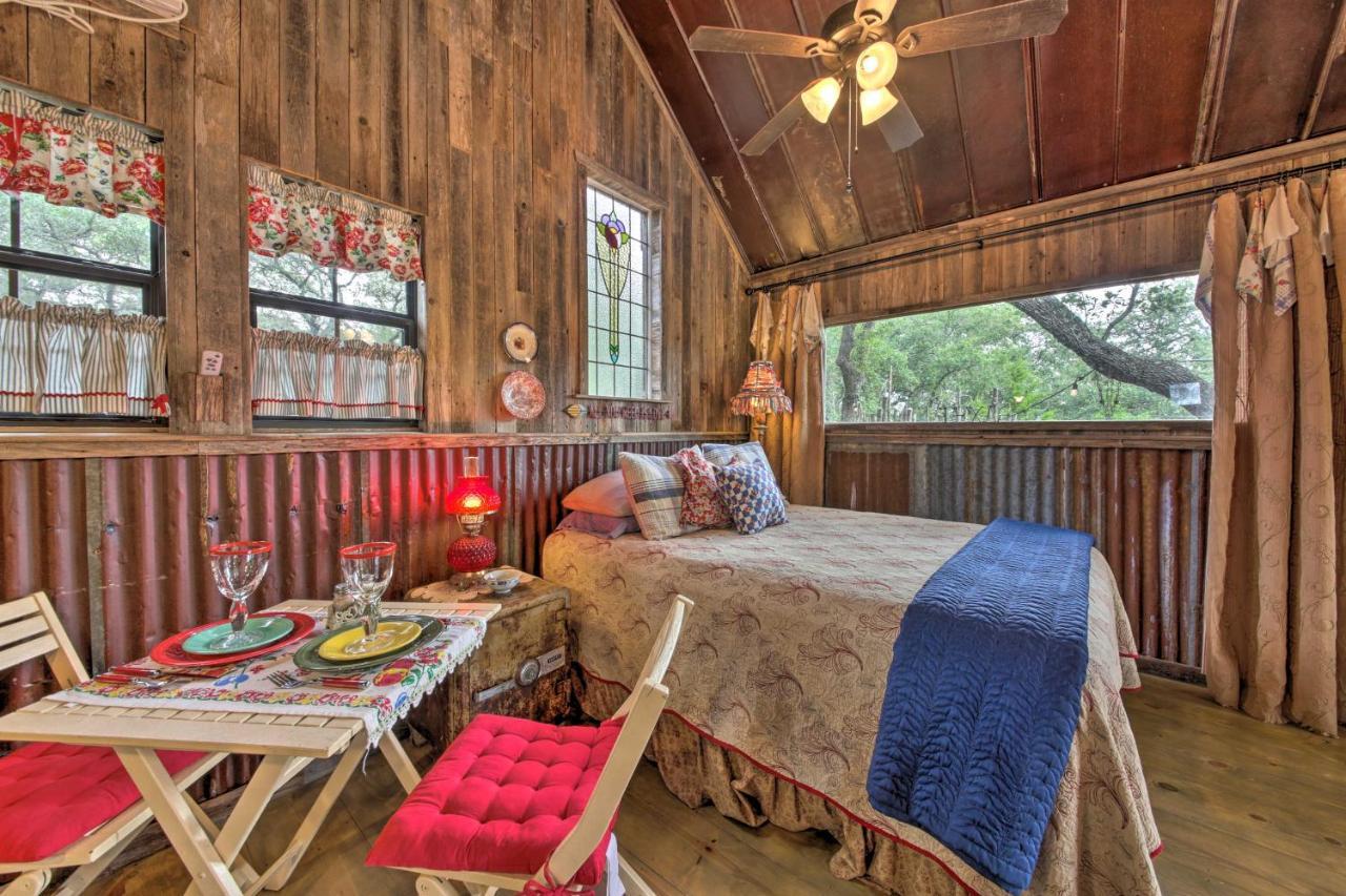 Snuggle Inn Wimberley Cabin With Fire Pit And Deck Dış mekan fotoğraf