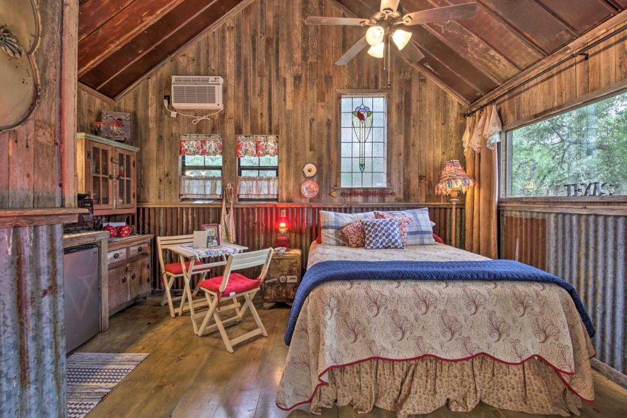 Snuggle Inn Wimberley Cabin With Fire Pit And Deck Dış mekan fotoğraf