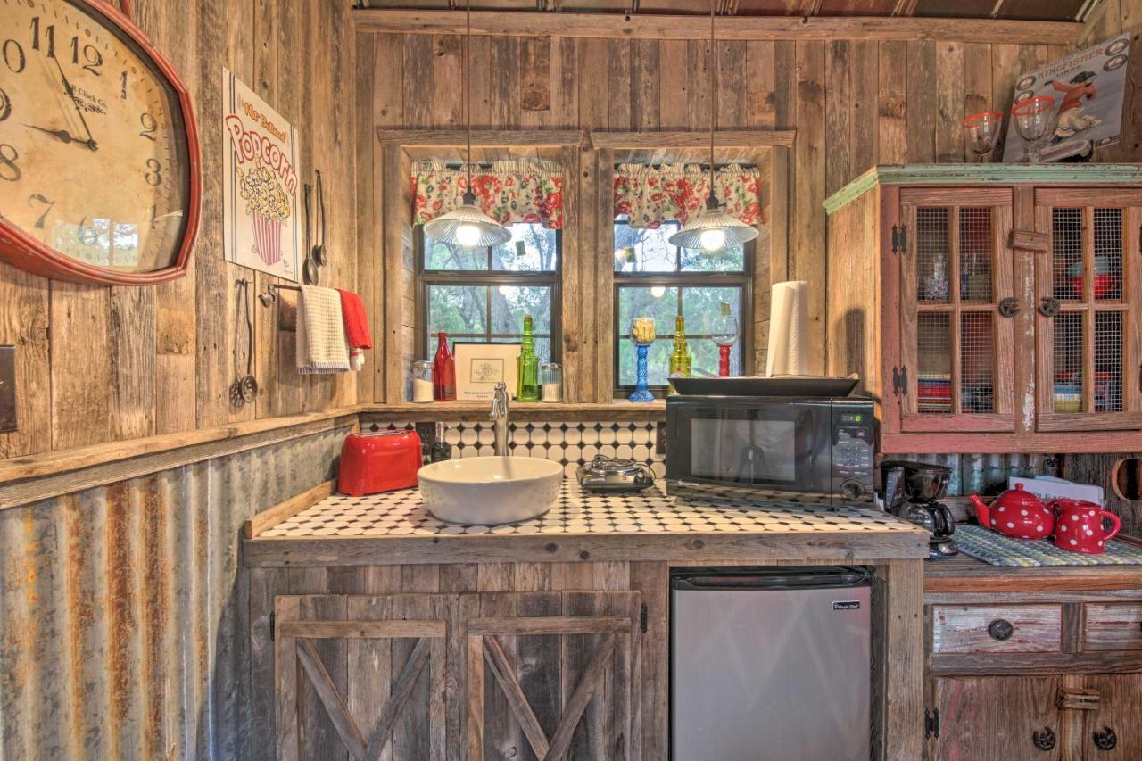 Snuggle Inn Wimberley Cabin With Fire Pit And Deck Dış mekan fotoğraf