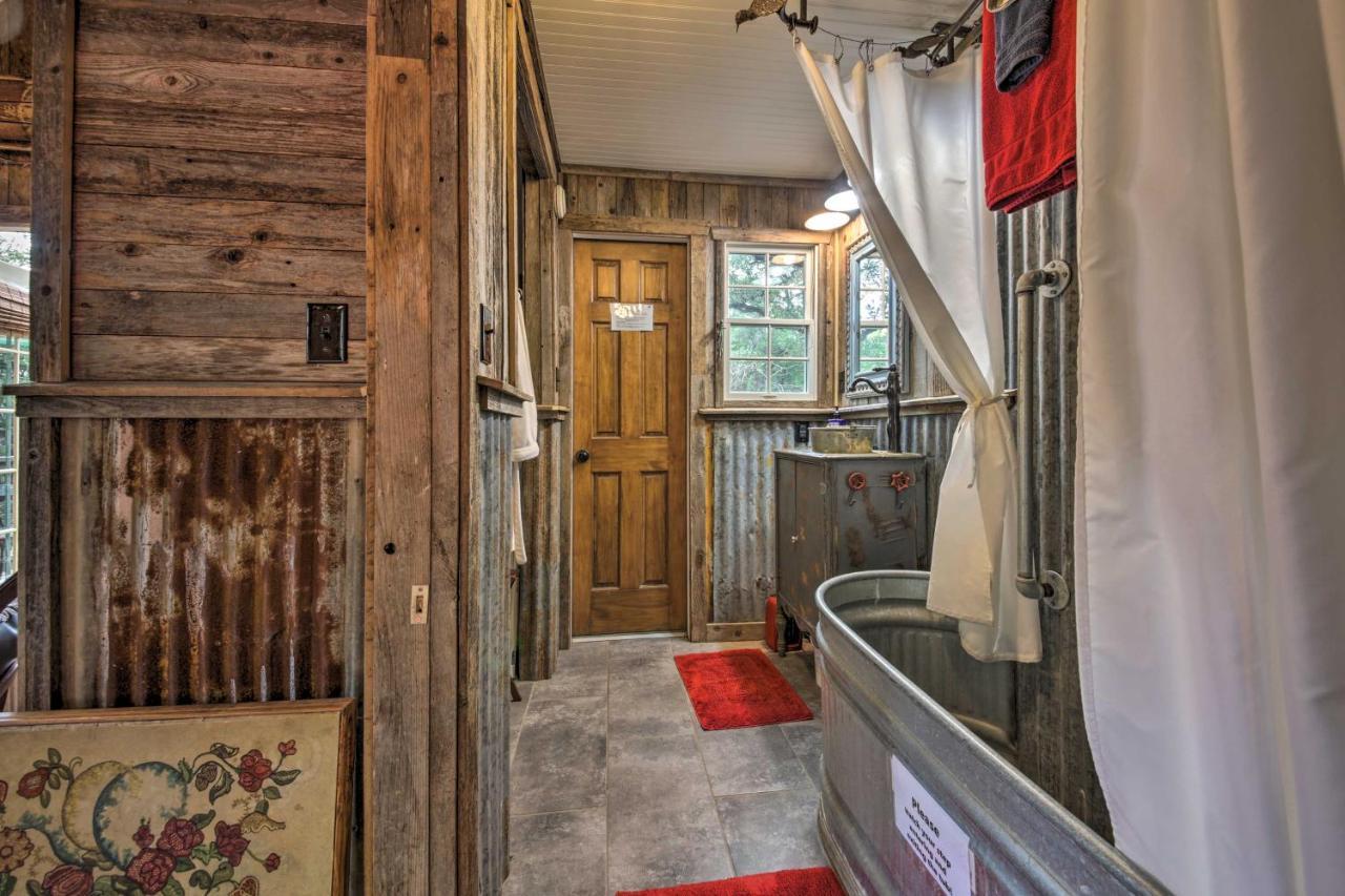 Snuggle Inn Wimberley Cabin With Fire Pit And Deck Dış mekan fotoğraf