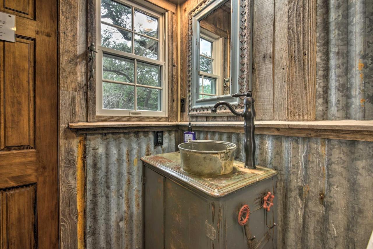 Snuggle Inn Wimberley Cabin With Fire Pit And Deck Dış mekan fotoğraf